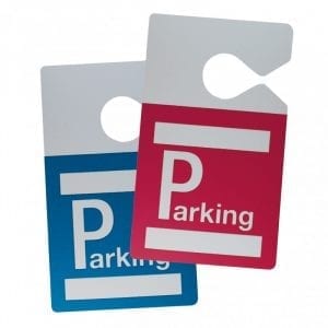 Badge parking avec accroche rétroviseur véhicule